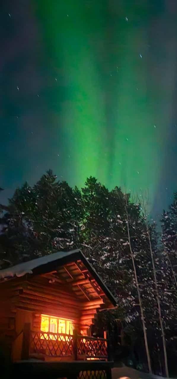 Lakeside Wilderness Chalet *