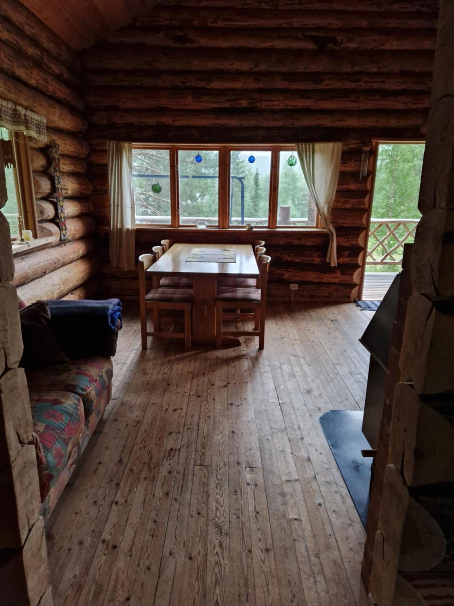 Lakeside Wilderness Chalet *