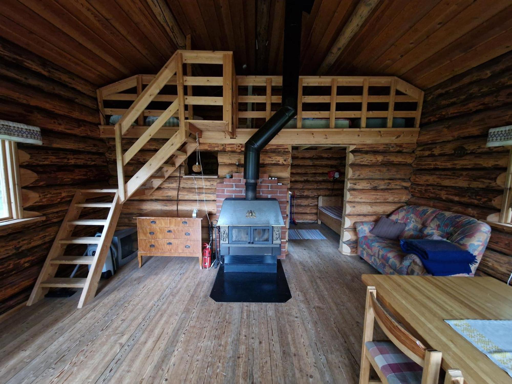 Lakeside Wilderness Chalet