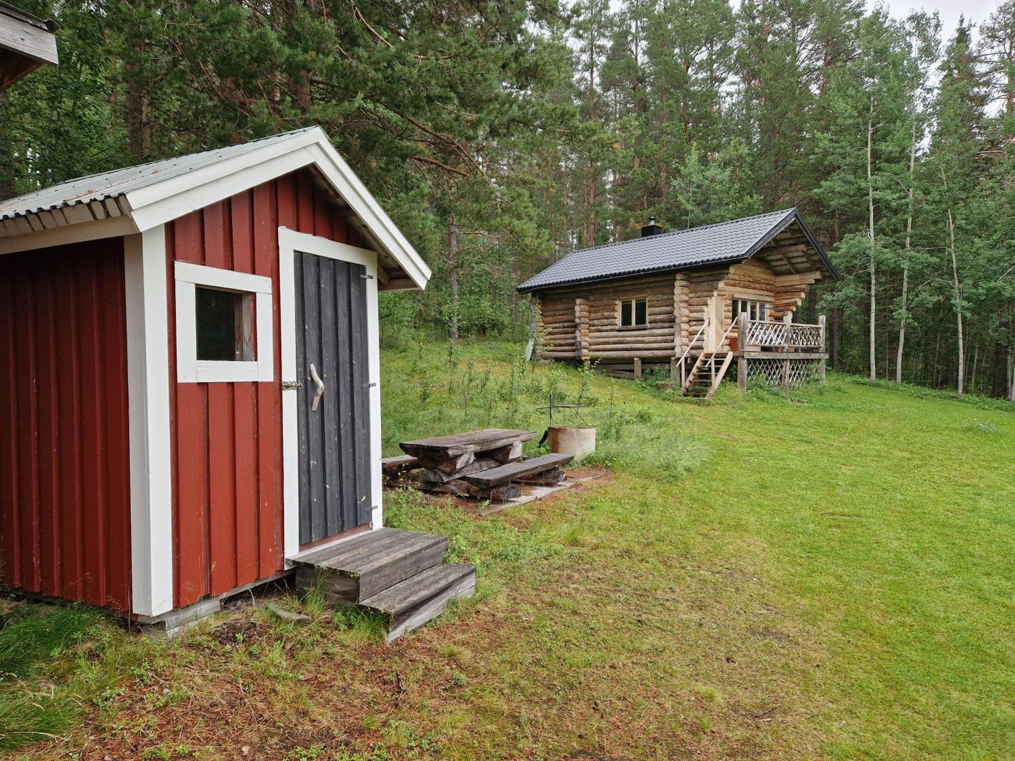 Lakeside Wilderness Chalet *