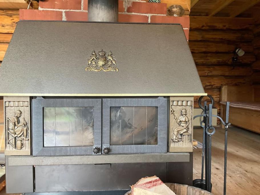 Lakeside Wilderness Chalet
