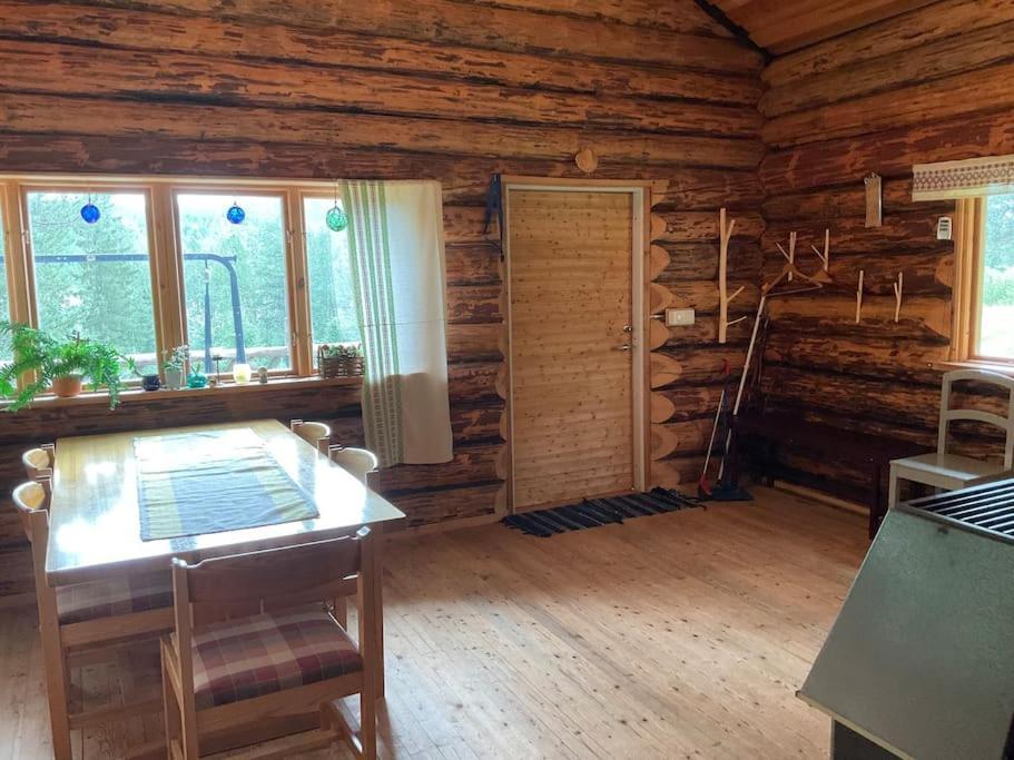 Lakeside Wilderness Chalet