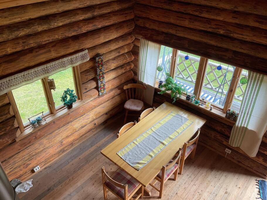 Lakeside Wilderness Chalet *
